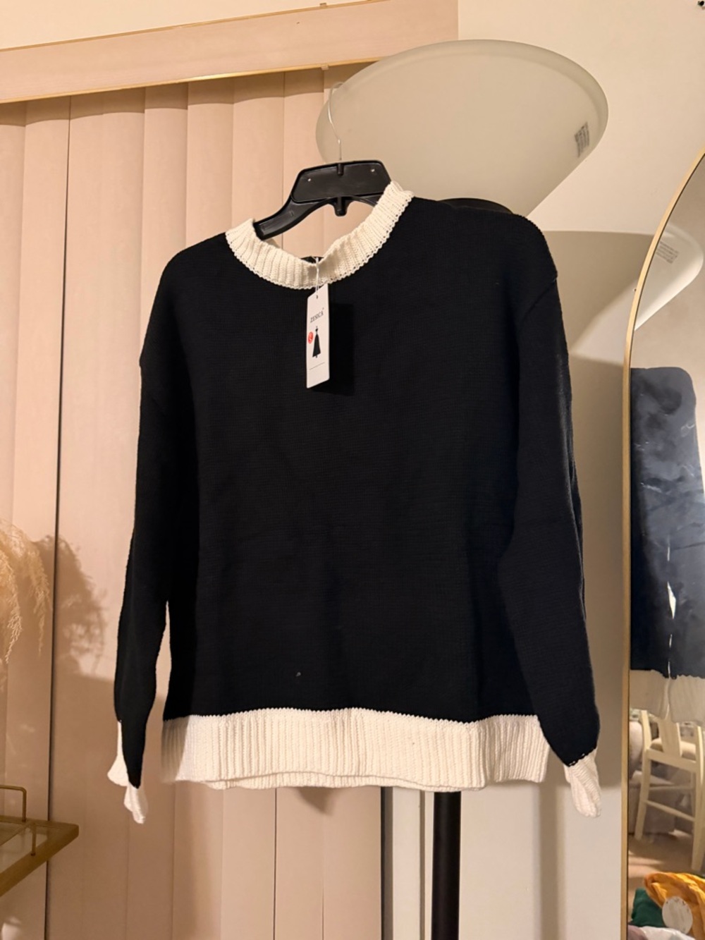 Black and White Contrast Crewneck Sweater - Women